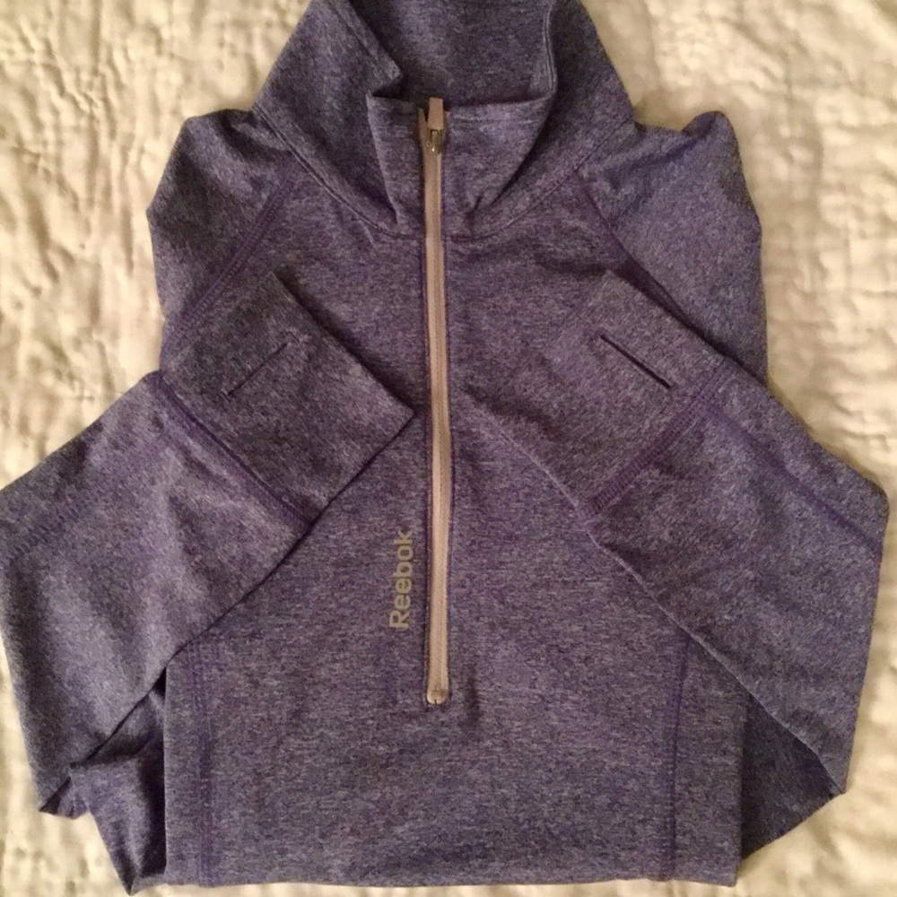 Reebok activewear top, like new! - Picture 4 of 9